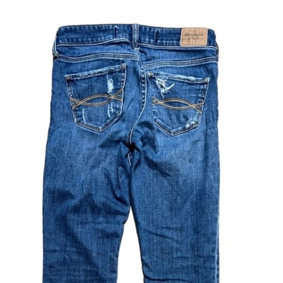 Abercrombie and Fitch low rise distressed Jean - Picture 5 of 9